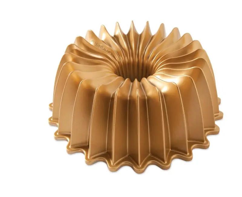 10-Cup Brilliance Nonstick Bundt Cake Pan 1