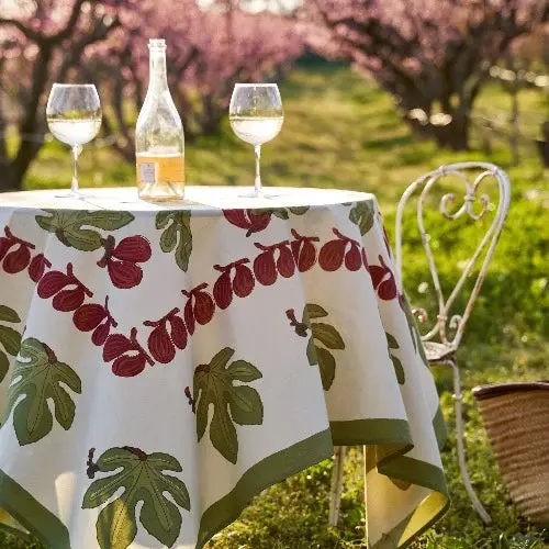 Fig-Themed Tablecloths In Red And Green 1