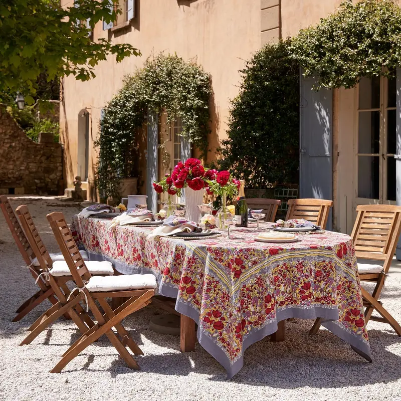 Jardin Collection: Red And Grey Table Decor 1