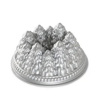 Pine Forest–Themed Bundt Cake Pan 1