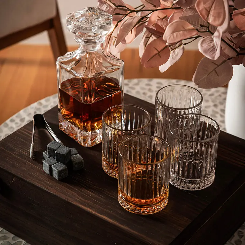 Premium Whiskey Gift Set – Decanter, Tumblers & Reusable Ice Stones 1